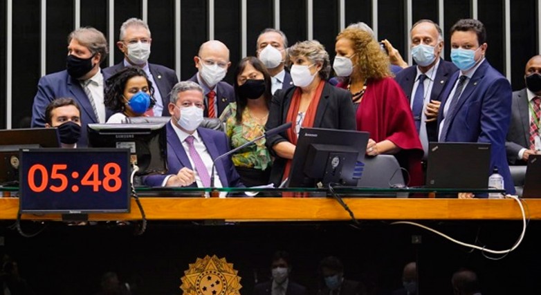 Oposição entrega a Lira manifesto de entidades contrárias ao homeschooling