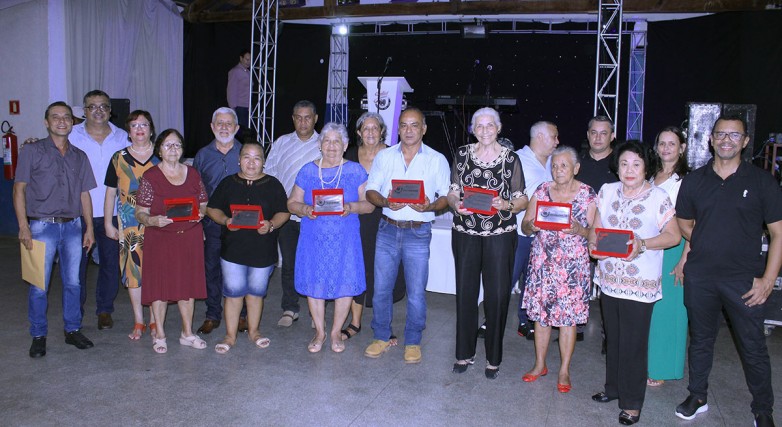 Simted Aquidauana homenageia sindicalizados aposentados acima de 80 anos