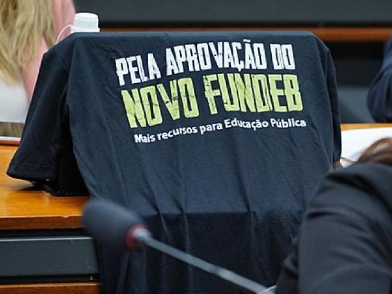 Trabalhadores da educação pressionam e Câmara deve votar novo Fundeb
