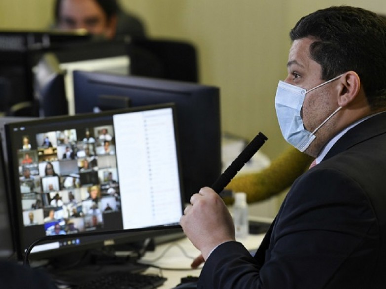 Fundeb pode ter retrocessos, Senado cede à pressão do governo