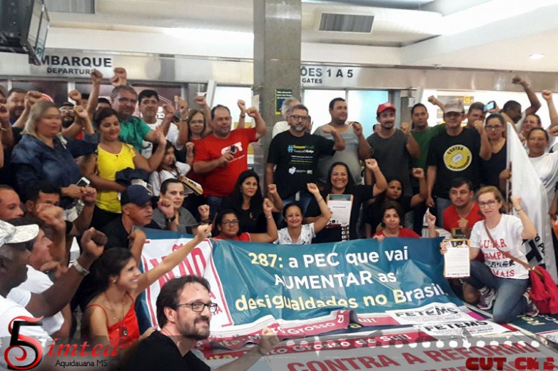 Aeroporto Internacional de Campo Grande em estado de vigília por trabalhadores