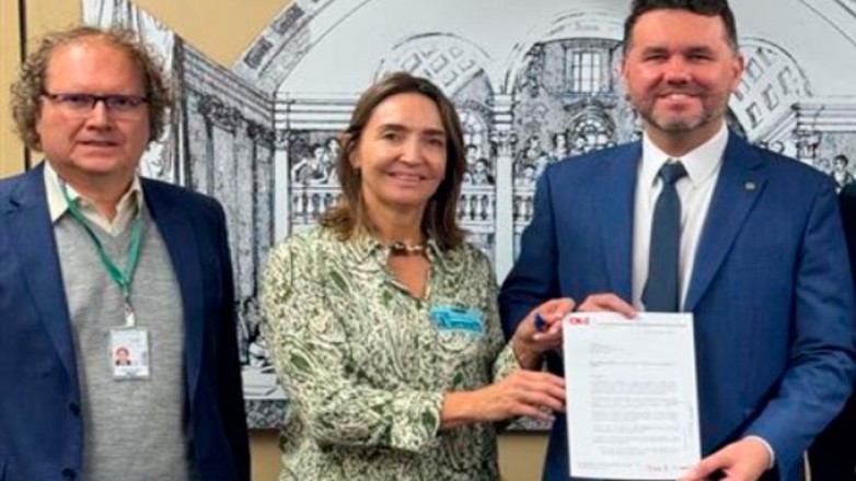 CNTE entrega pauta de valorização profissional ao relator do PNE