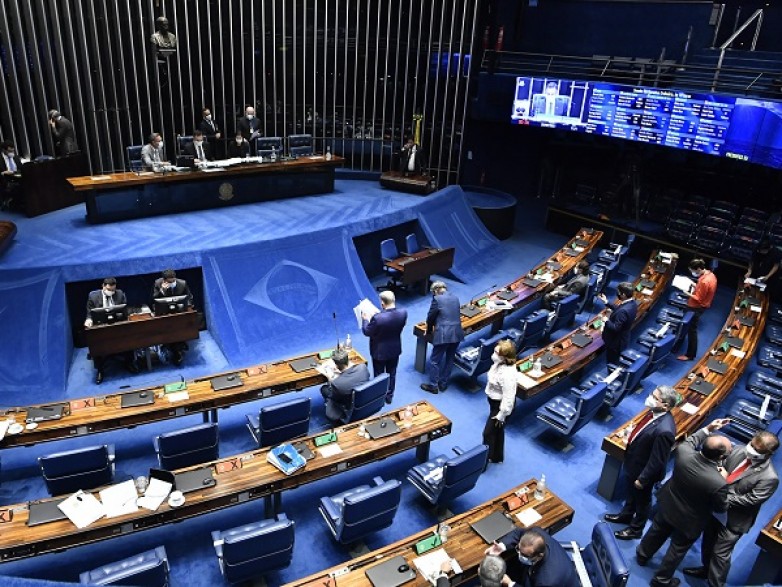 Governo recua e retira cortes de gastos mínimos com saúde e educação da PEC 186